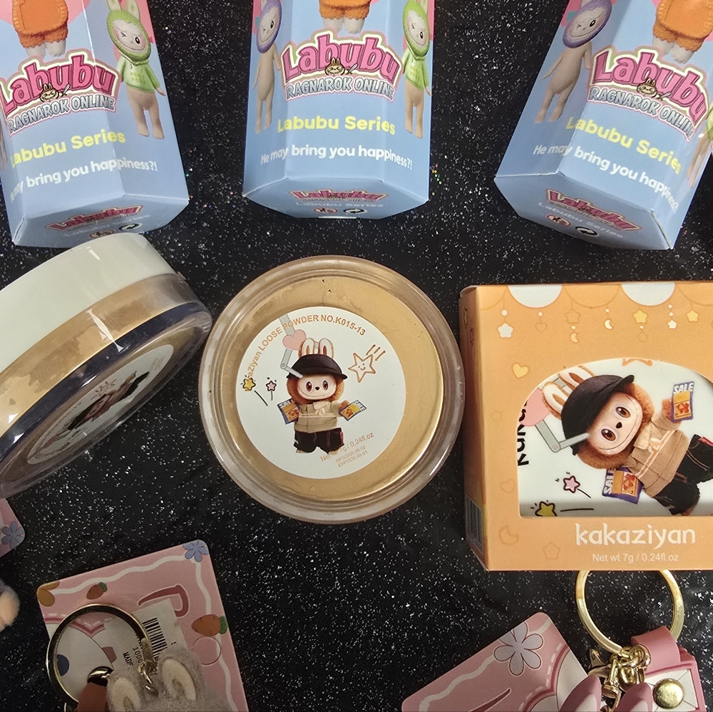 Labubu Gift Set - Picture 2 of 8